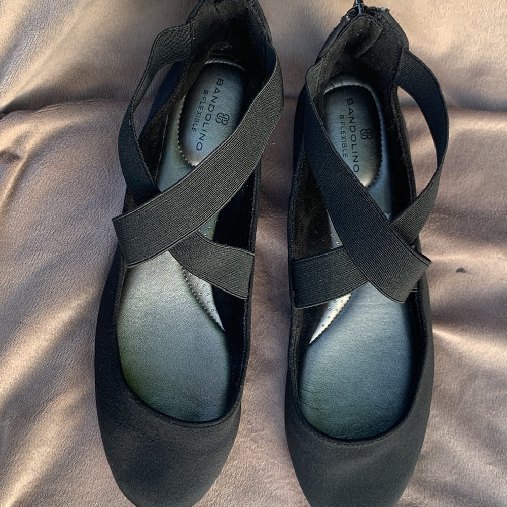 Bandolino Black Heels with Elegant Design
